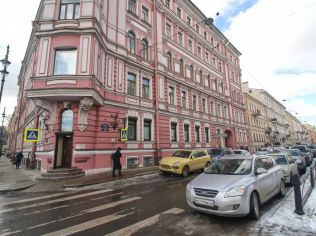 Аренда торгового помещения 174 м2 в многофункциональном комплексе, метро Чернышевская