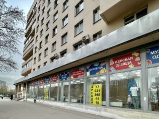 Аренда торгового помещения 242 м²