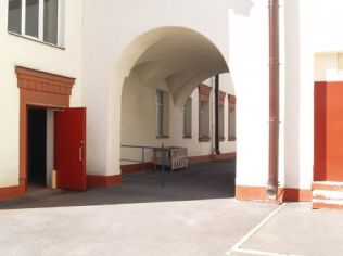 Аренда офиса 386.9 м2 в жилом доме, метро Фрунзенская