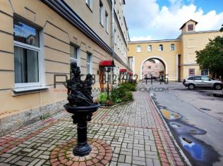 Аренда помещения свободного назначения 1880 м2, метро Петроградская