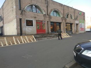 Аренда помещения свободного назначения 130 м2 в торгово-офисном комплексе, метро Купчино