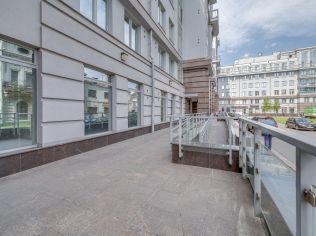 Продажа помещения свободного назначения 200 м2 в жилом доме, метро Петроградская