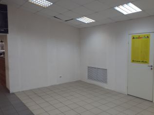 Аренда торгового помещения 380.3 м2 в многофункциональном комплексе