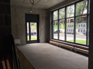 Аренда торгового помещения 102 м2 в жилом доме, метро Лесная