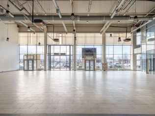 Аренда торгового помещения 1353 м²