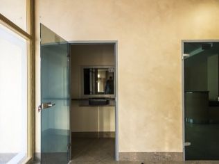 Аренда офиса 48.5 м2 в бизнес-центре, метро Лесная