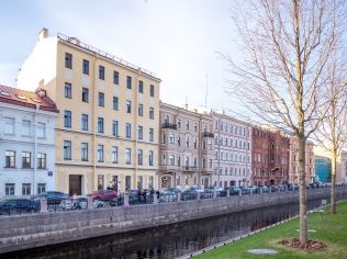 Продажа помещения свободного назначения 213 м2 в жилом доме, метро Василеостровская
