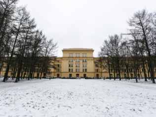 Аренда офиса 34.8 м2 в бизнес-центре, метро Новочеркасская