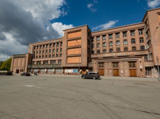 Аренда торгового помещения 801 м²