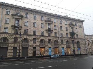 Аренда помещения свободного назначения 225 м2 в офисно-жилом комплексе, метро Чернышевская