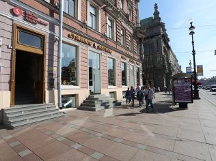 Аренда помещения свободного назначения 231 м2, метро Гостиный Двор