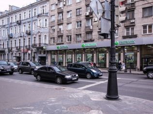 Аренда помещения свободного назначения 104 м2 в многофункциональном комплексе, метро Петроградская