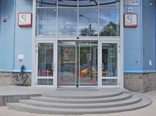 Аренда торгового помещения 2089.4 м2 в многофункциональном комплексе, метро Приморская