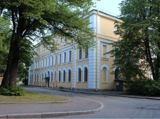 Аренда офиса 1693 м2 в отдельно стоящем здании, метро Площадь Ленина