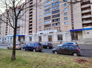 Аренда торгового помещения 634 м²