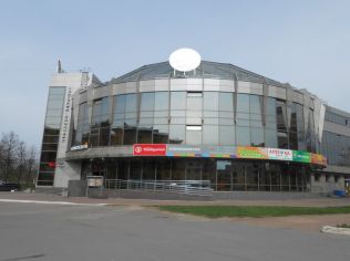 Аренда торгового помещения 1100 м2 в торговом центре, метро Площадь Ленина