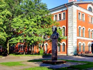 Аренда офиса 100 м2 в бизнес-центре, метро Площадь Ленина