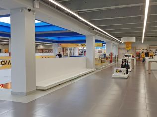 Аренда торгового помещения 1425 м2 в торговом центре, метро Приморская