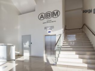 Аренда офиса 382.5 м2 в бизнес-центре, метро Лесная