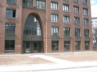 Аренда помещения свободного назначения 85 м2 в офисно-жилом комплексе, метро Площадь Ленина