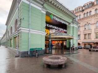Аренда торгового помещения 19.9 м2 в многофункциональном комплексе, метро Невский Проспект