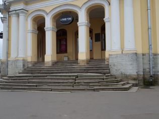 Аренда торгового помещения 335 м2 в многофункциональном комплексе