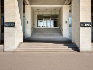 Аренда торгового помещения 1000 м2 в отдельно стоящем здании, метро Приморская