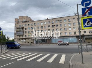 Аренда торгового помещения 594 м²