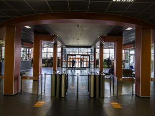 Аренда офиса 36 м2 в бизнес-центре, метро Елизаровская