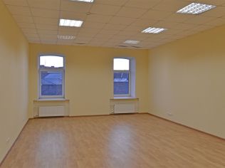 Аренда офиса 29 м2 в многофункциональном комплексе, метро Петроградская