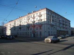 Аренда помещения свободного назначения 100 м2 в торгово-офисном комплексе, метро Елизаровская