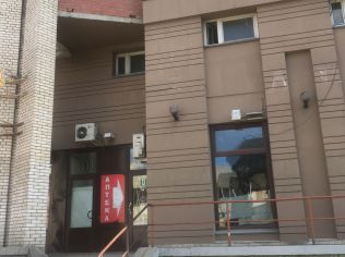Аренда помещения свободного назначения 95 м2 в торгово-офисном комплексе, метро Звёздная