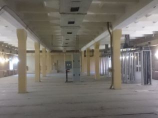 Аренда помещения свободного назначения 557.9 м2 в бизнес-центре, метро Елизаровская